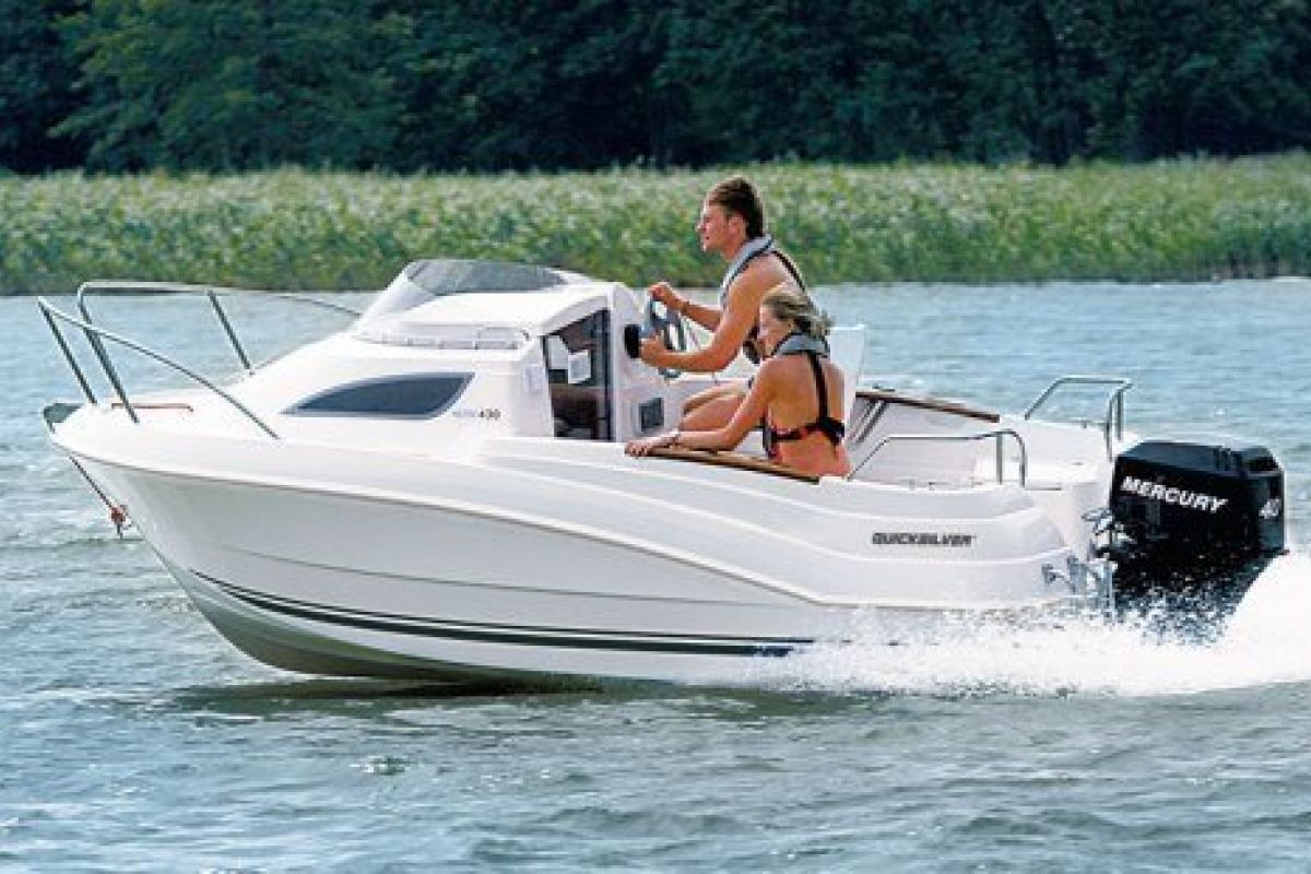 Konsolen- und Sportboote